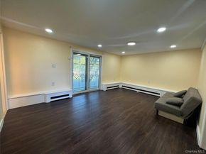 14 Hilton Court, Hicksville NY 11801