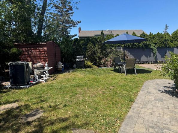 14 Hilton Court, Hicksville NY 11801