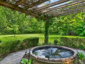 1 Springwood Path, Laurel Hollow NY 11791