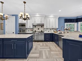 1 Springwood Path, Laurel Hollow NY 11791