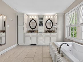 1 Springwood Path, Laurel Hollow NY 11791