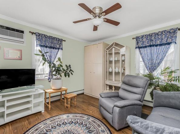 159 Montgomery Avenue, Oceanside NY 11572