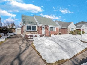 38 Leslie Lane, New Hyde Park NY 11040