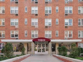 3 Sadore Ln 4P, Yonkers NY 10710