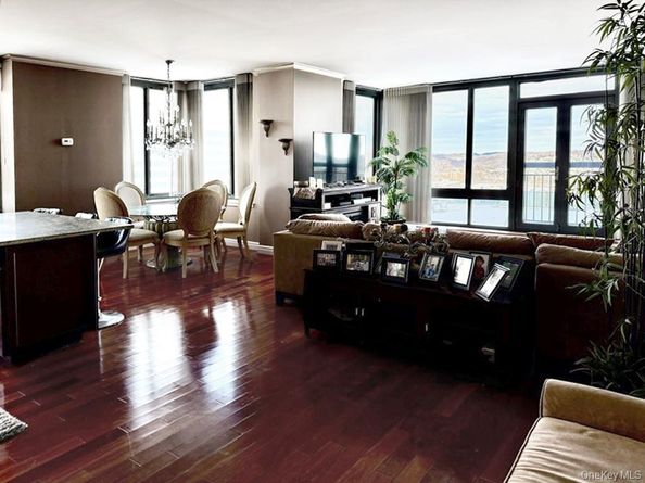 10 City Place 16E, White Plains NY 10601