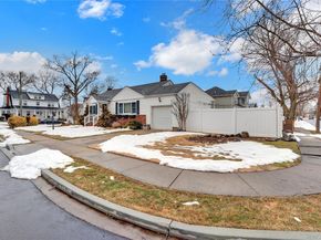 2642 Clovermere Road, Oceanside NY 11572