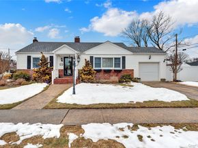 2642 Clovermere Road, Oceanside NY 11572