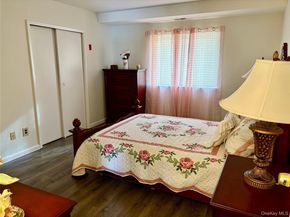 9 Willow Ct 9, Selden NY 11784