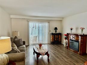 9 Willow Ct 9, Selden NY 11784