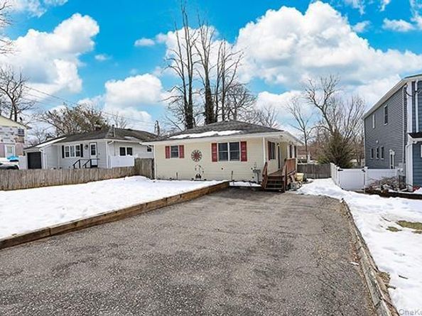 6 Oakdale Avenue, Selden NY 11784