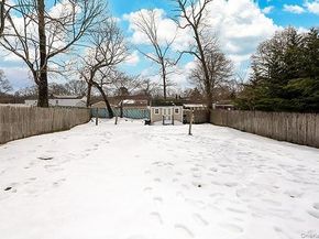 6 Oakdale Avenue, Selden NY 11784