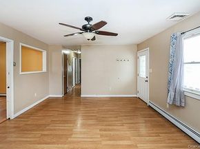 6 Oakdale Avenue, Selden NY 11784