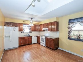 6 Oakdale Avenue, Selden NY 11784