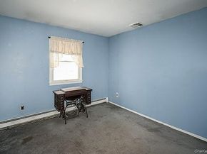 6 Oakdale Avenue, Selden NY 11784