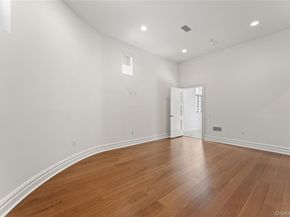 2 Weaver Street 12, Scarsdale NY 10583