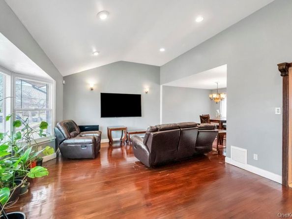 3263 Milburn Avenue, Baldwin Harbor NY 11510