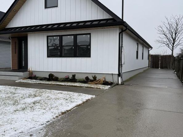 11 Bayview Avenue, Lawrence NY 11559