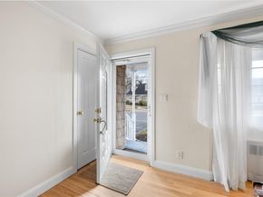 88 Evans Avenue, Albertson NY 11507