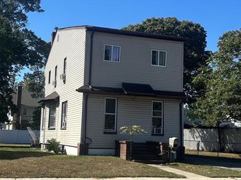 48 Penataquit Avenue