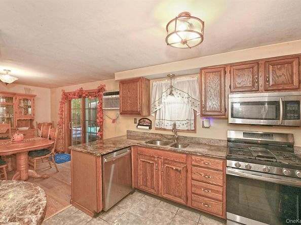 87 9th Avenue, Holtsville NY 11742