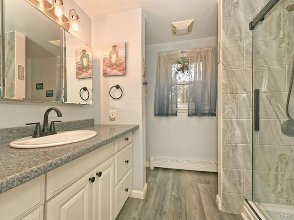 87 9th Avenue, Holtsville NY 11742
