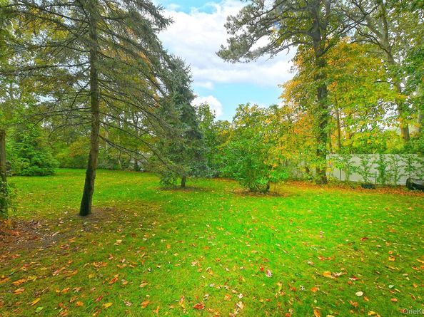 87 9th Avenue, Holtsville NY 11742