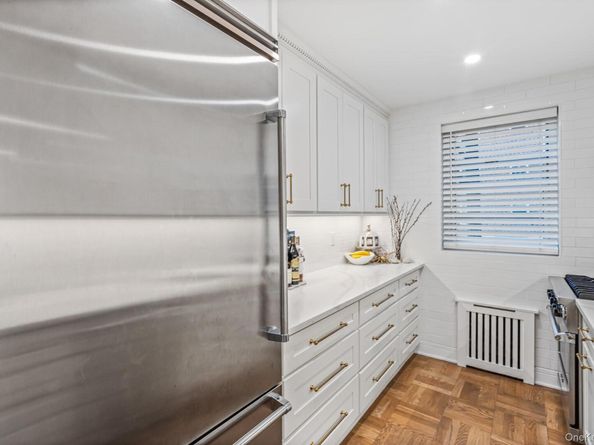 40 Schenck Avenue 1L, Great Neck NY 11021