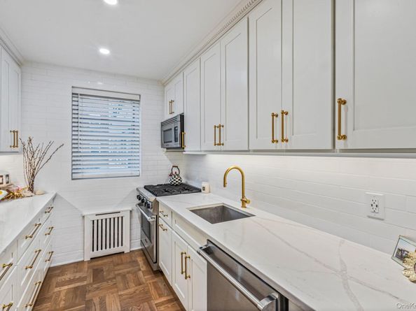 40 Schenck Avenue 1L, Great Neck NY 11021