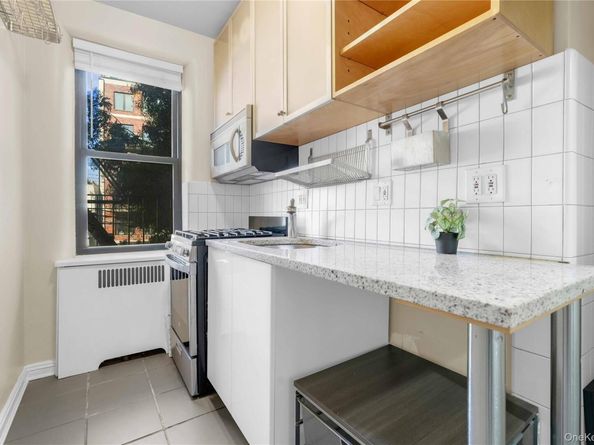 30-83 Crescent Street 2B, Astoria NY 11102