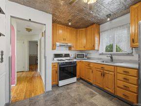 307 Ferndale Court, Copiague NY 11726