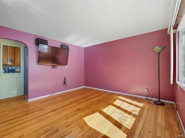 307 Ferndale Court, Copiague NY 11726