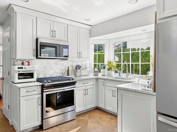 82 Lakeview Avenue, Rockville Centre NY 11570