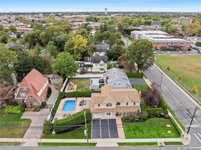 82 Lakeview Avenue, Rockville Centre NY 11570