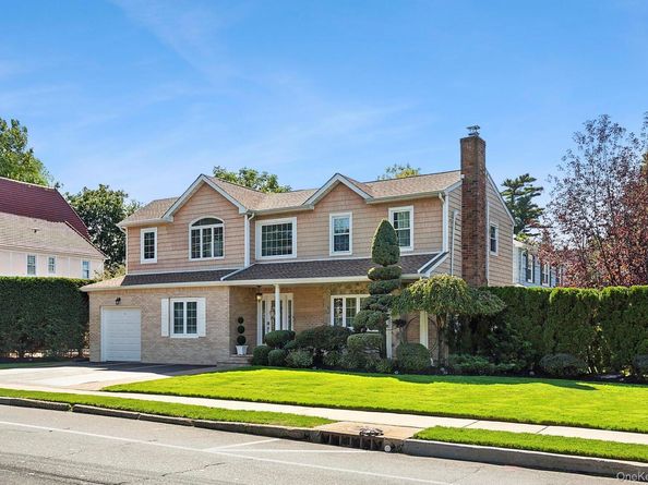 82 Lakeview Avenue, Rockville Centre NY 11570