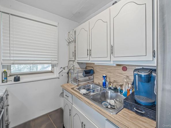 249-26 57th Avenue 2nd Fl, Little Neck NY 11362