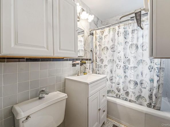249-26 57th Avenue 2nd Fl, Little Neck NY 11362