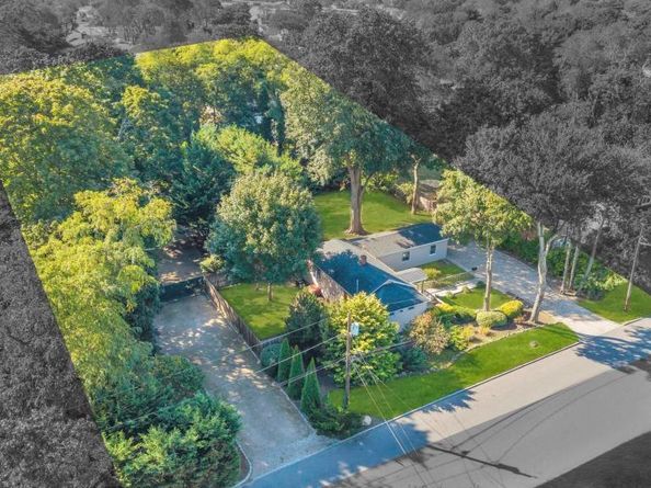 36 7th Avenue, Brentwood NY 11717