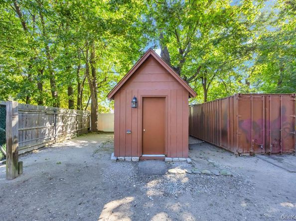 36 7th Avenue, Brentwood NY 11717