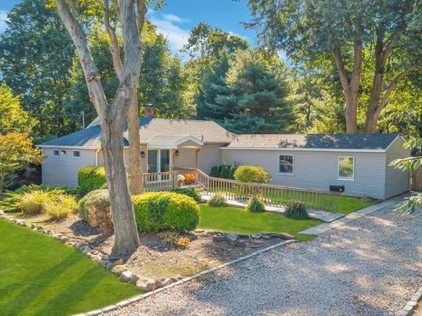 36 7th Avenue, Brentwood NY 11717