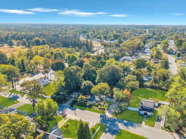 36 7th Avenue, Brentwood NY 11717