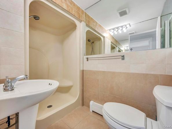 36 7th Avenue, Brentwood NY 11717