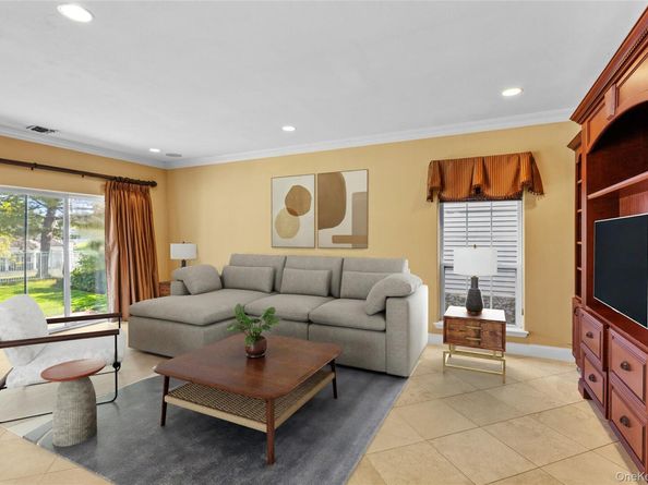 169 Hamlet Drive, Mount Sinai NY 11766