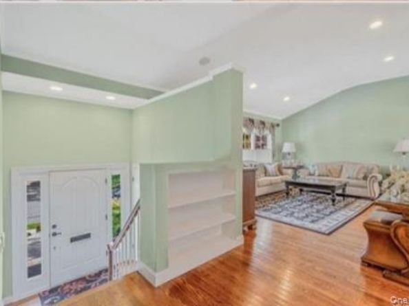 2994 Lonni Lane, Merrick NY 11566