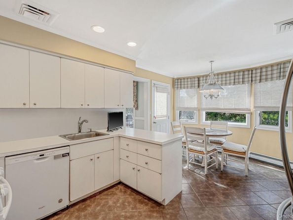 2994 Lonni Lane, Merrick NY 11566