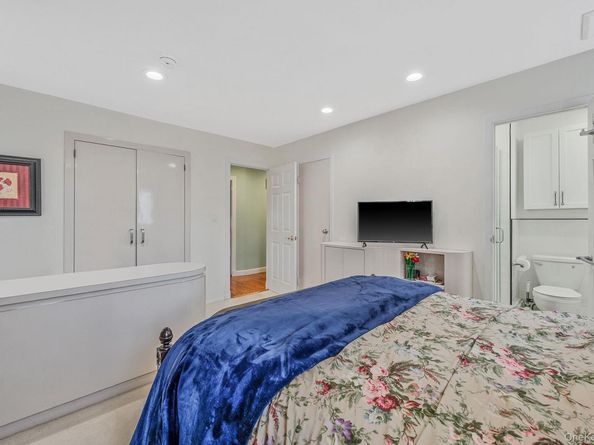 2994 Lonni Lane, Merrick NY 11566