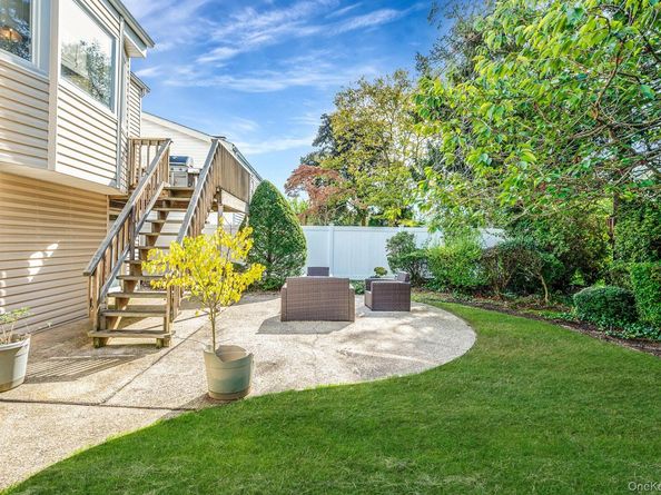 2994 Lonni Lane, Merrick NY 11566