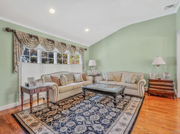 2994 Lonni Lane, Merrick NY 11566