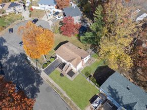 15 Santam Court, Bay Shore NY 11706