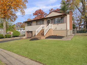 15 Santam Court, Bay Shore NY 11706