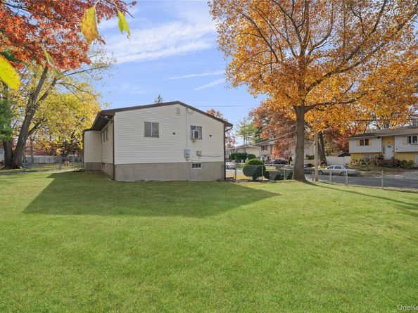 15 Santam Court, Bay Shore NY 11706